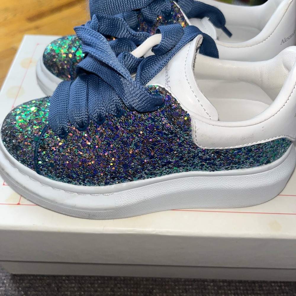 Kids sneakers